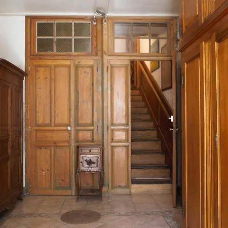 Du Petit Bistrot Bed & Breakfast *