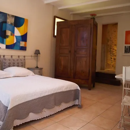 Du Petit Bistrot Bed & Breakfast *
